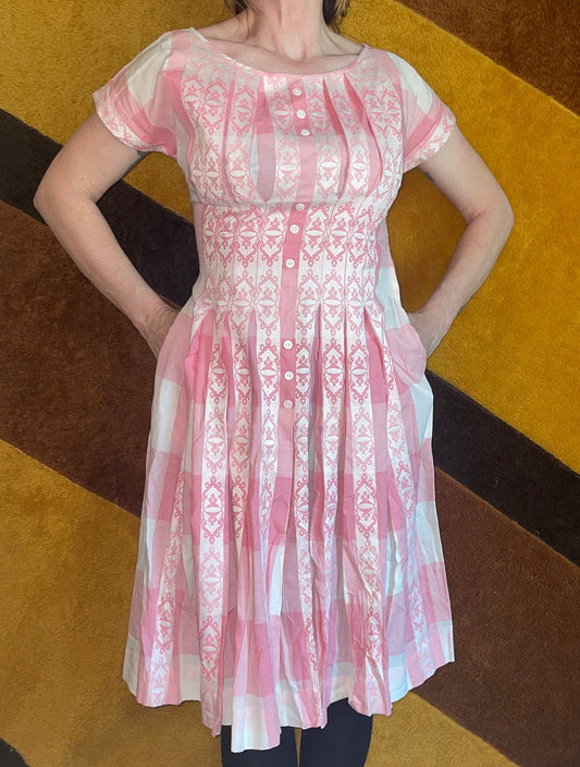 vtg 40s PASTEL PINK PLAID Dress // vintage boat neck fit n flare day dress embroidered preppy side zip cute sweet ombre june cleaver tv mom