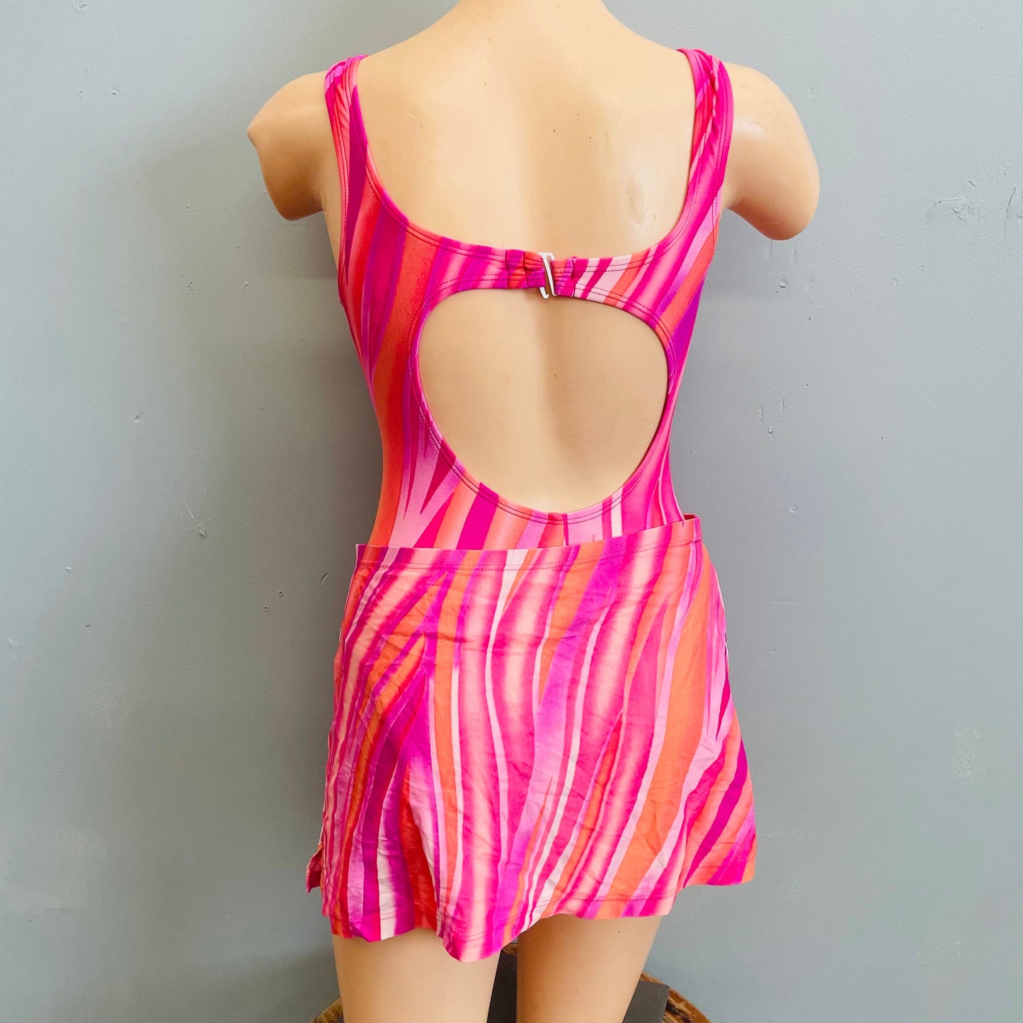 vtg 1960s 70s pink psychedelic swirl cut out back swimsuit & mini skirt beach cover up