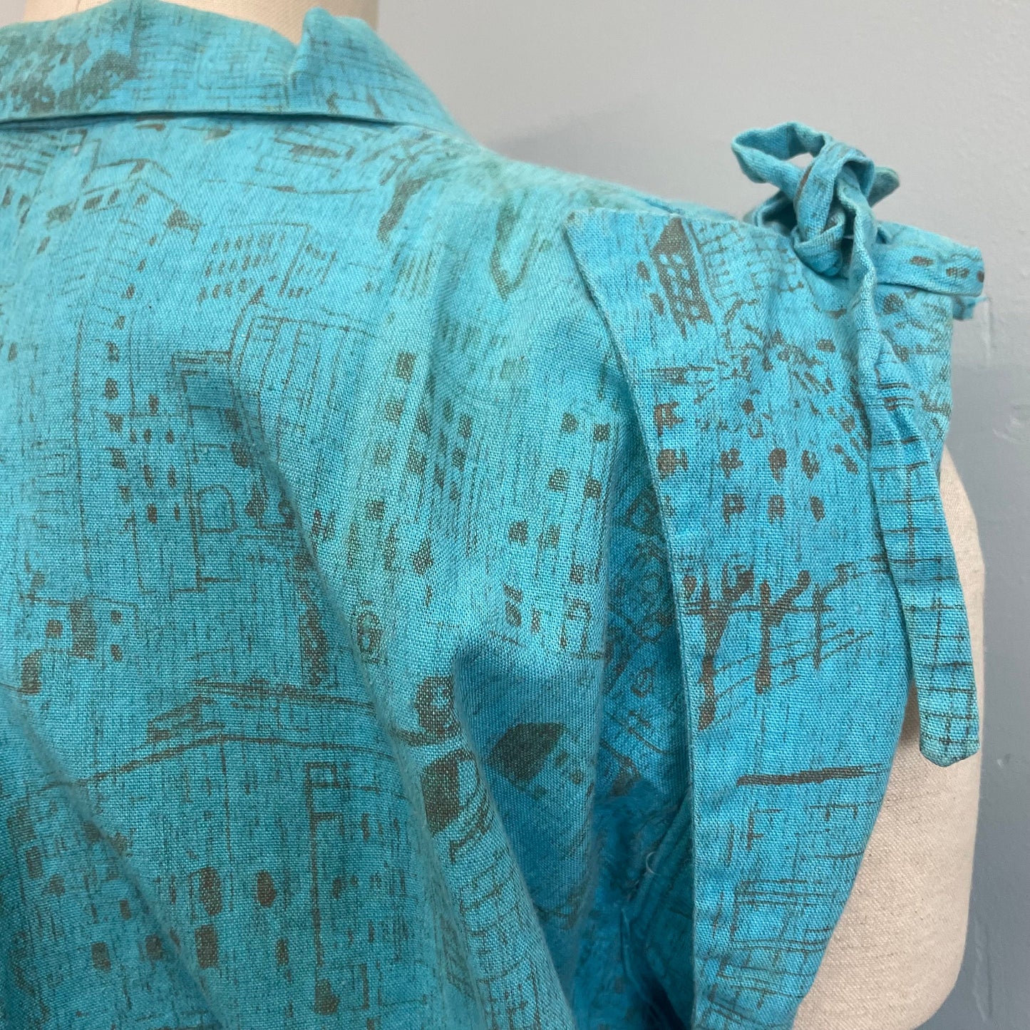 vtg 1940s La Moda Acapulco cotton tent jacket city building printed cotton pointy collar smock with pockets