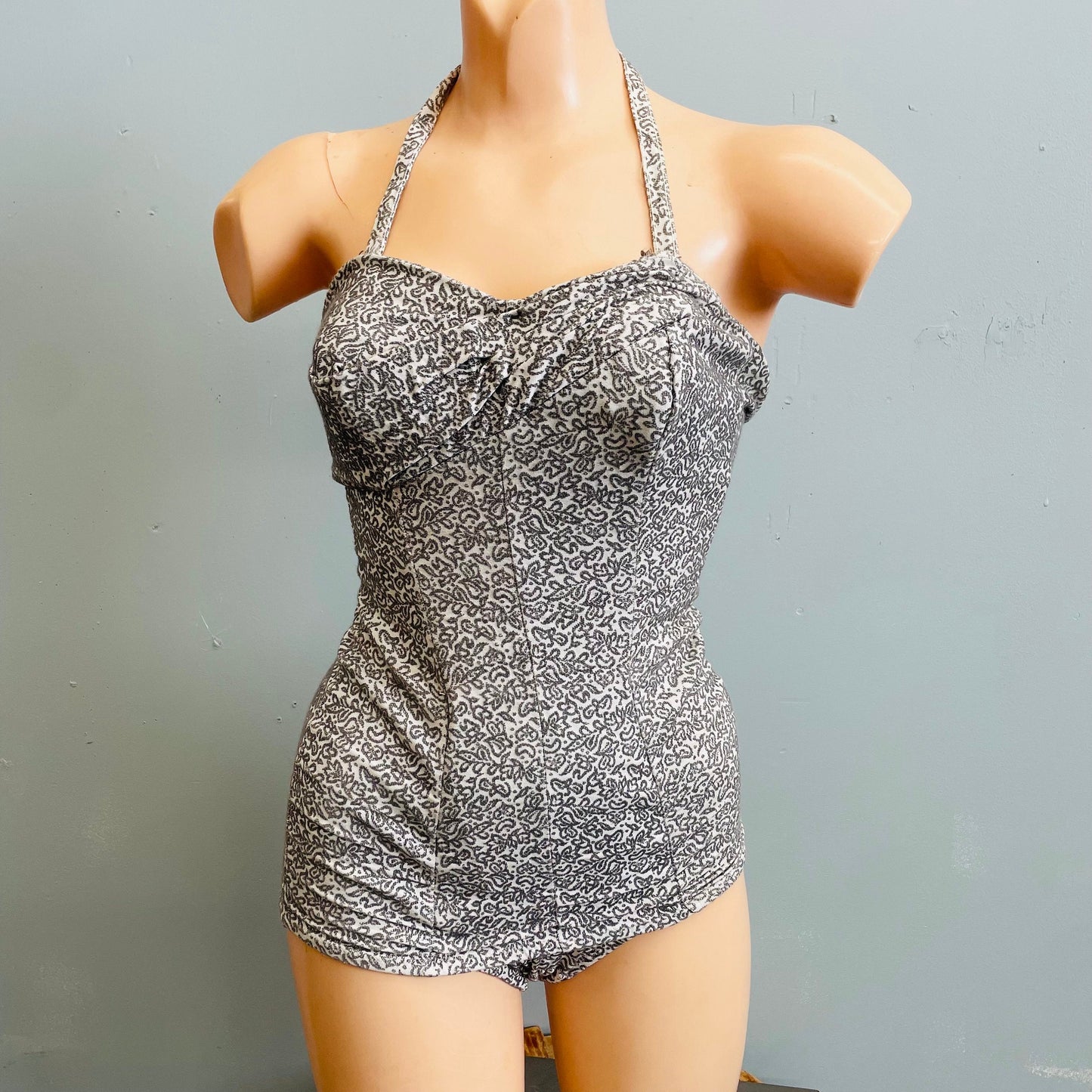 vtg 50s art deco knit nylon swimsuit 40s playsuit pin up bombshell sweetheart sheath bathing suit silver gray convertible halter one piece