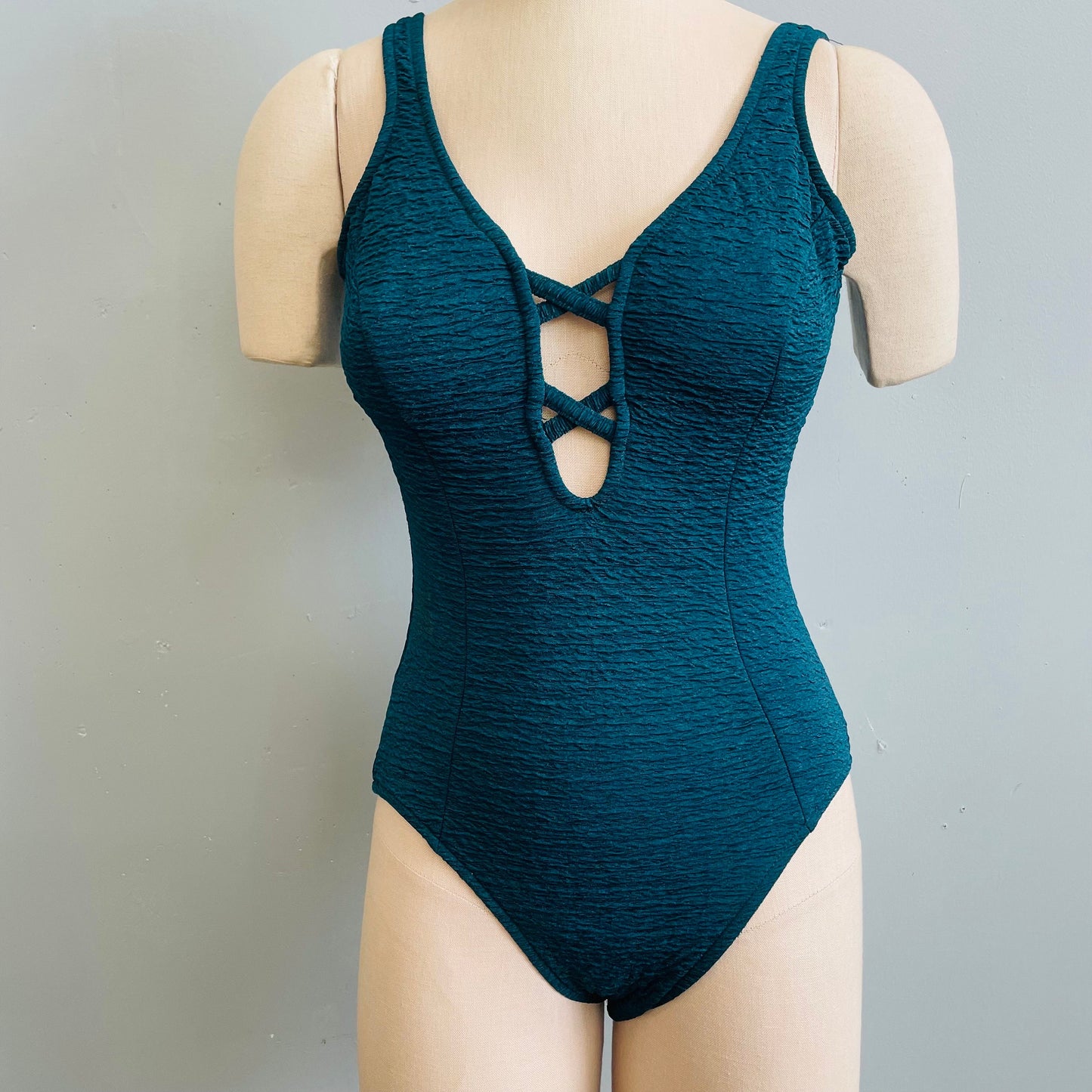 vtg 1970s emerald green crinkly criss cross cut out swimsuit low cut plinge one piece bathing suit 70s disco bodysuit sexy beachwear
