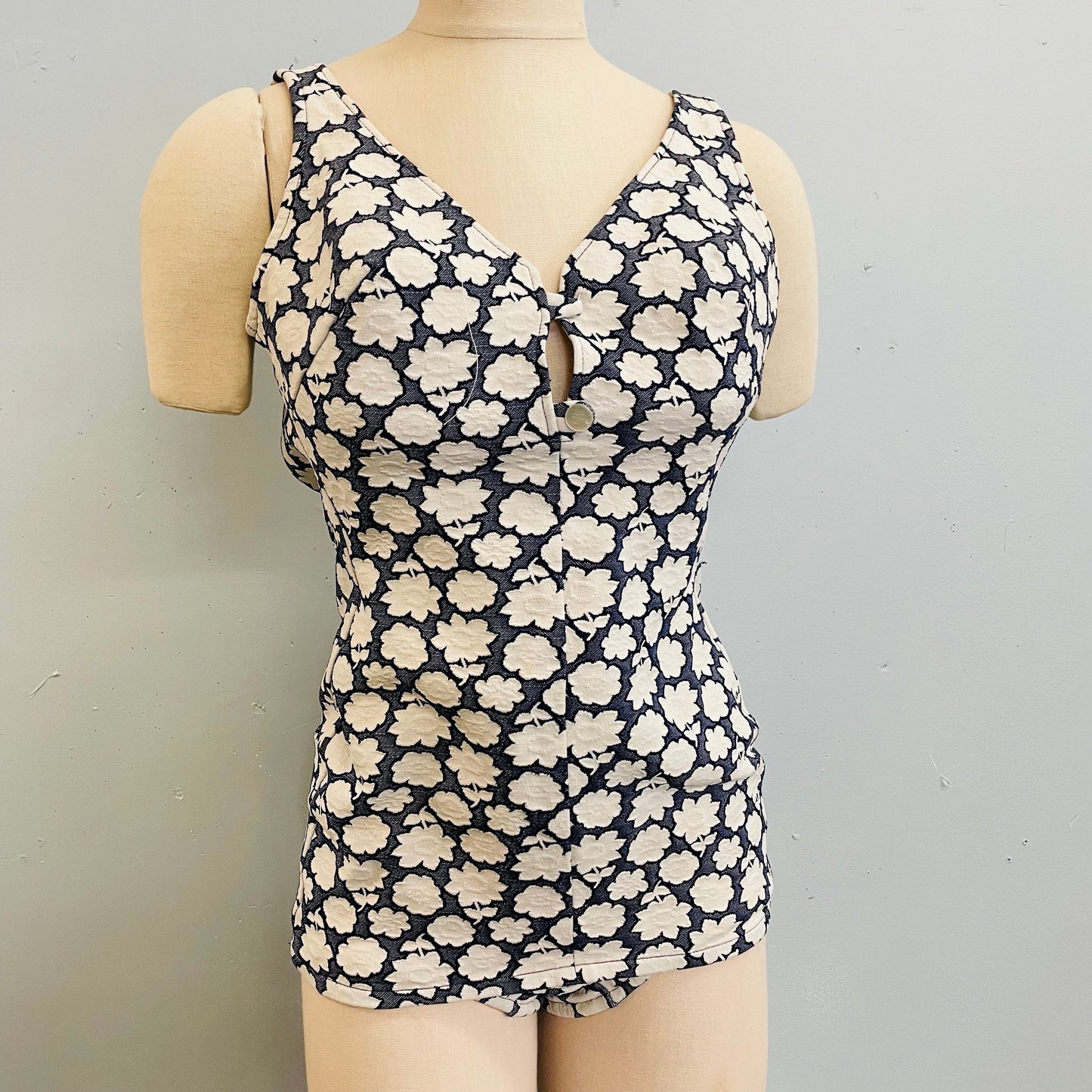 vtg 50s mod floral knit sheath one piece swimsuit blue white flowers pin up style bathing suit mcm retro bullet bra boy shorts playsuit