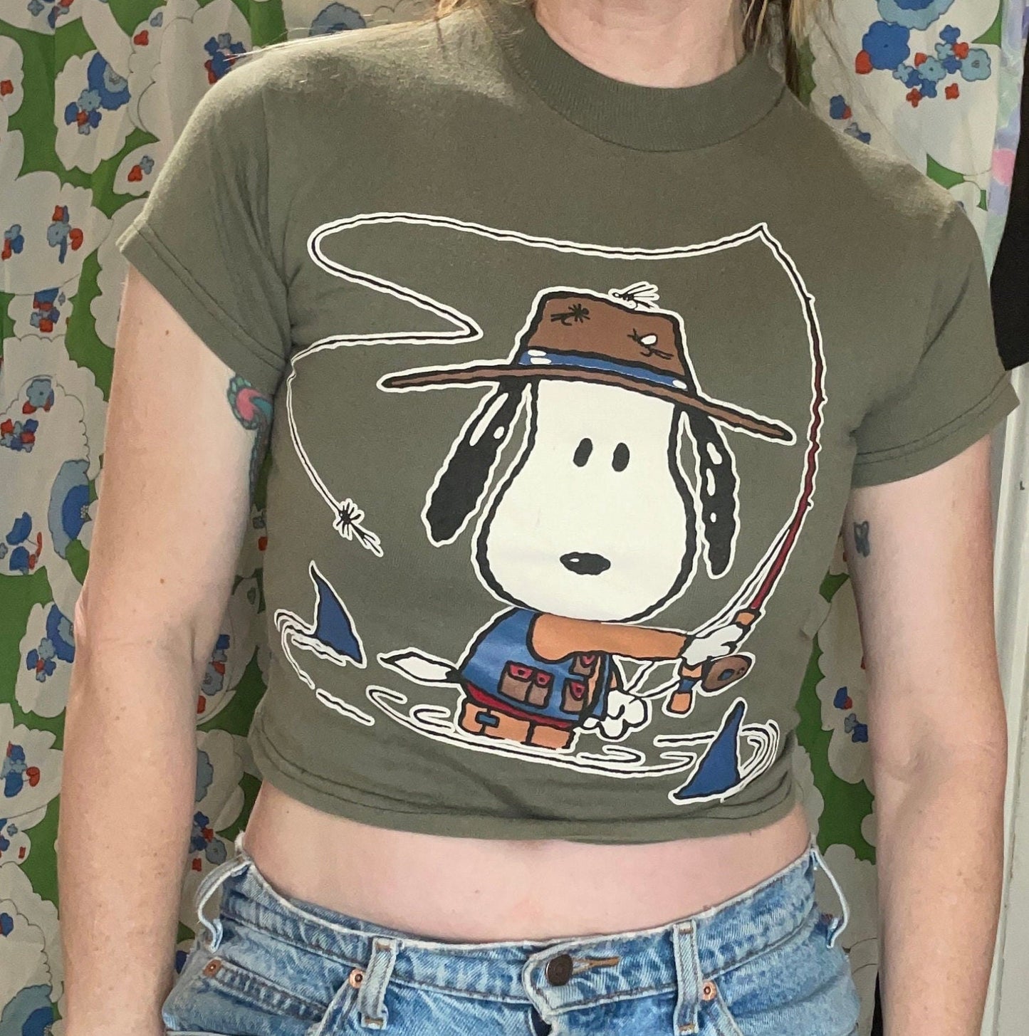 vtg 90s SNOOPY KIDS SHIRT // vintage fishing with sharks big print graphic tee youth size 8 baby tee crop top tight fitted crewneck cartoon