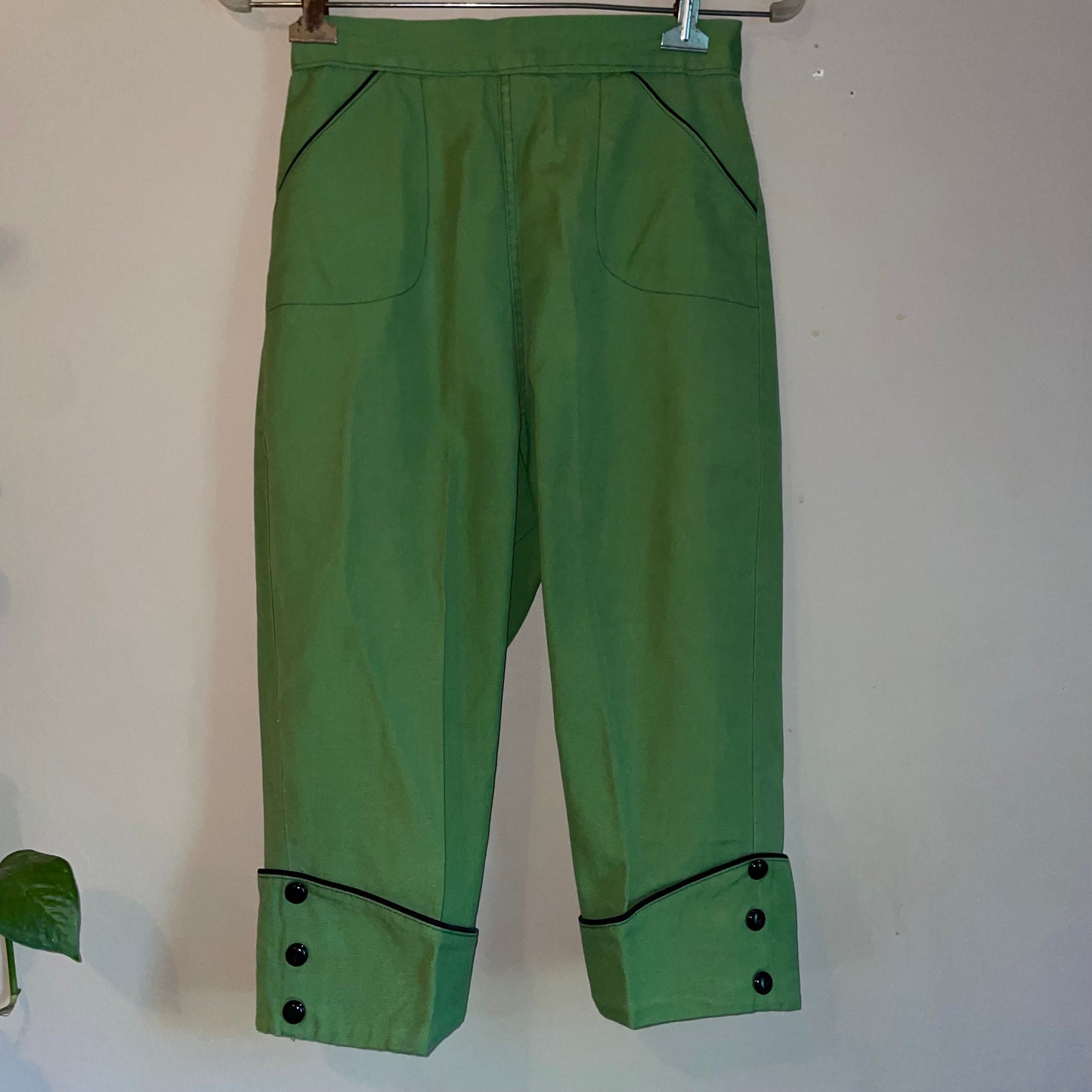 vtg 50sGREEN BLACK TRIM Pants // vintage pedal pusher denim jeans high waisted 50s rockabilly pin up long shorts capris summer retro shorts