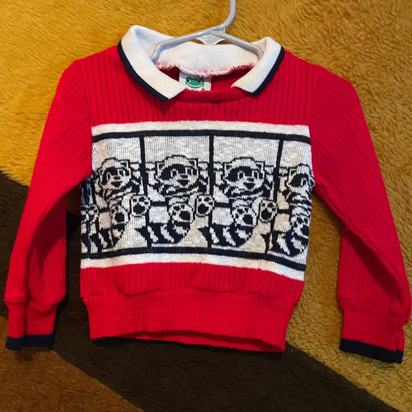 vtg 70s KIDS RACCOON PATTERN Sweatshirt // vintage knit jumper red & black cartoon animal retro collared sweater unisex kids clothes autumn