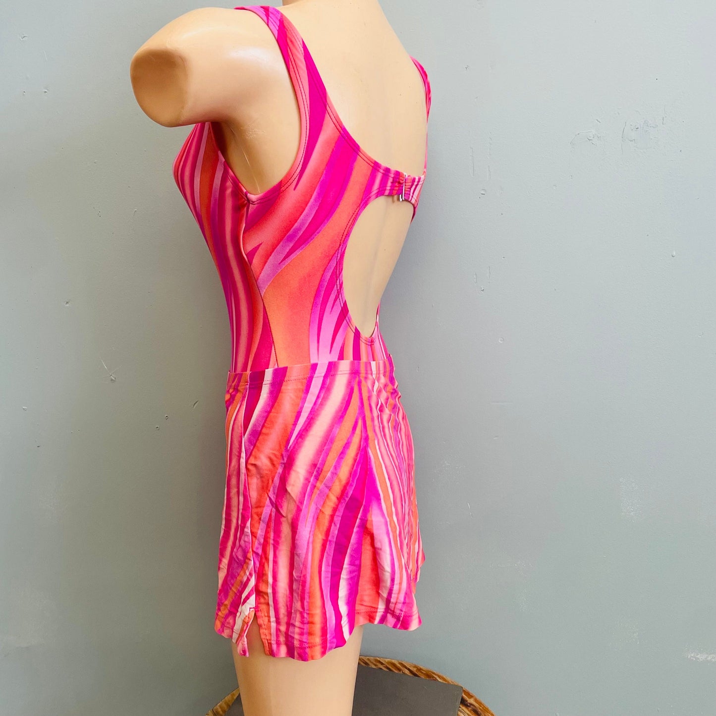 vtg 1960s 70s pink psychedelic swirl cut out back swimsuit & mini skirt beach cover up