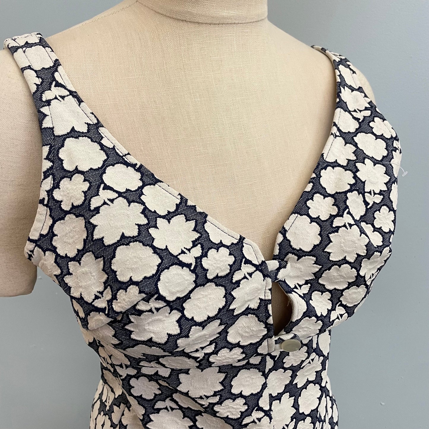 vtg 50s mod floral knit sheath one piece swimsuit blue white flowers pin up style bathing suit mcm retro bullet bra boy shorts playsuit