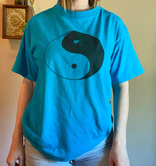 vtg Y2K YIN YANG Shirt // vintage bright teal blue large t shirt peace love space design graphic tee stars in your eyes planet lover style