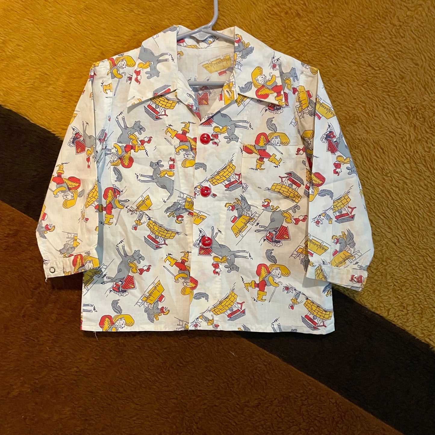vtg 50s PUSS N BOOTS Top // vintage cotton kids size 10 button down novelty print fairy tale cat shrek all over print pajama top mcm tv show