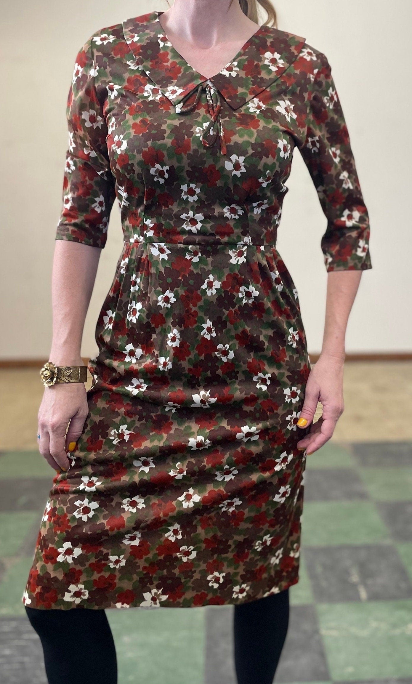 vtg 50s FLORAL JERSEY DRESS **As Is Wounded Bird** // vintage slinky brown flowy autumn fall winter casual earth tones day dress winter