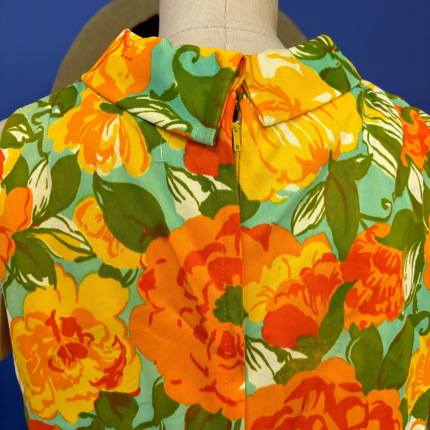 vtg 50s FLORAL DRESS // vintage marigold flower power psychedelic mod slinky jersey mini shift dress sleeveless bright autumn party hostess