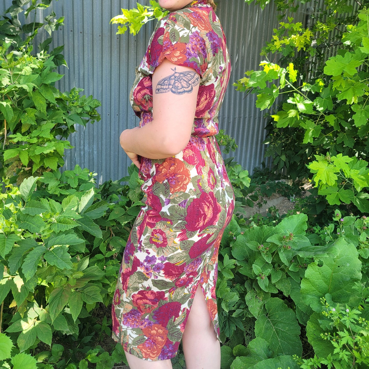 vtg 90s FLORAL RAYON DRESS // pomegranate ivy green fall colors mid length wiggle fit back thigh slit mock neck red roses print day dress