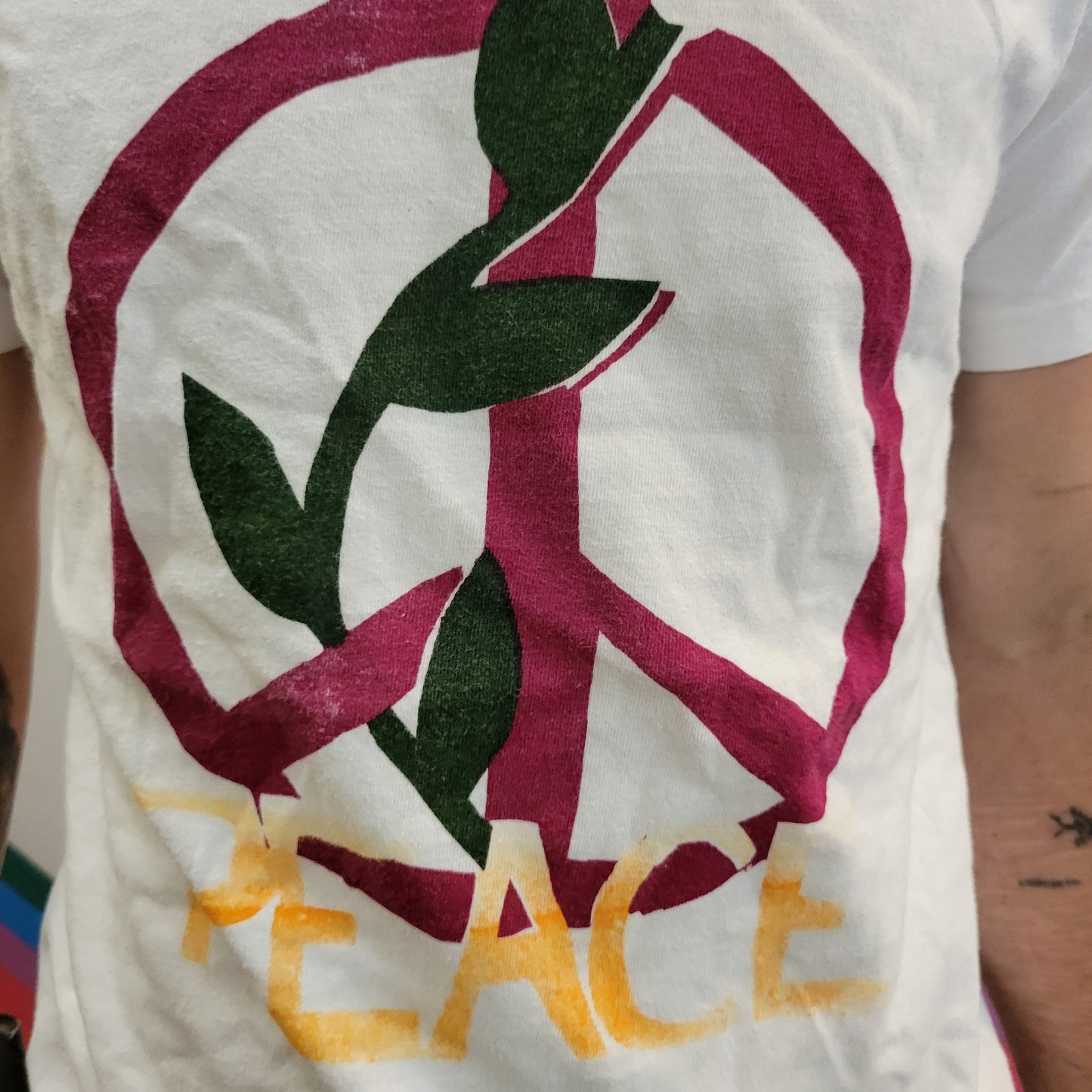 vtg 80s PEACE TSHIRT // vintage single stitch hanes beefy 70s homemade stencil art profect college school protest hippie love anti war tee