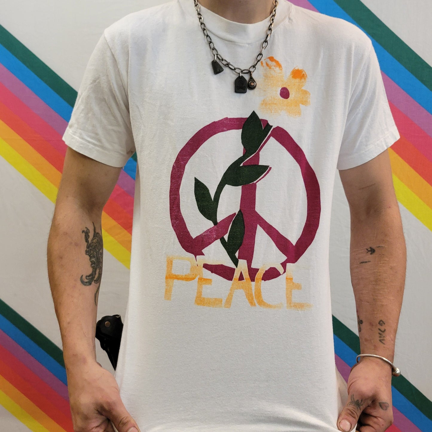 vtg 80s PEACE TSHIRT // vintage single stitch hanes beefy 70s homemade stencil art profect college school protest hippie love anti war tee