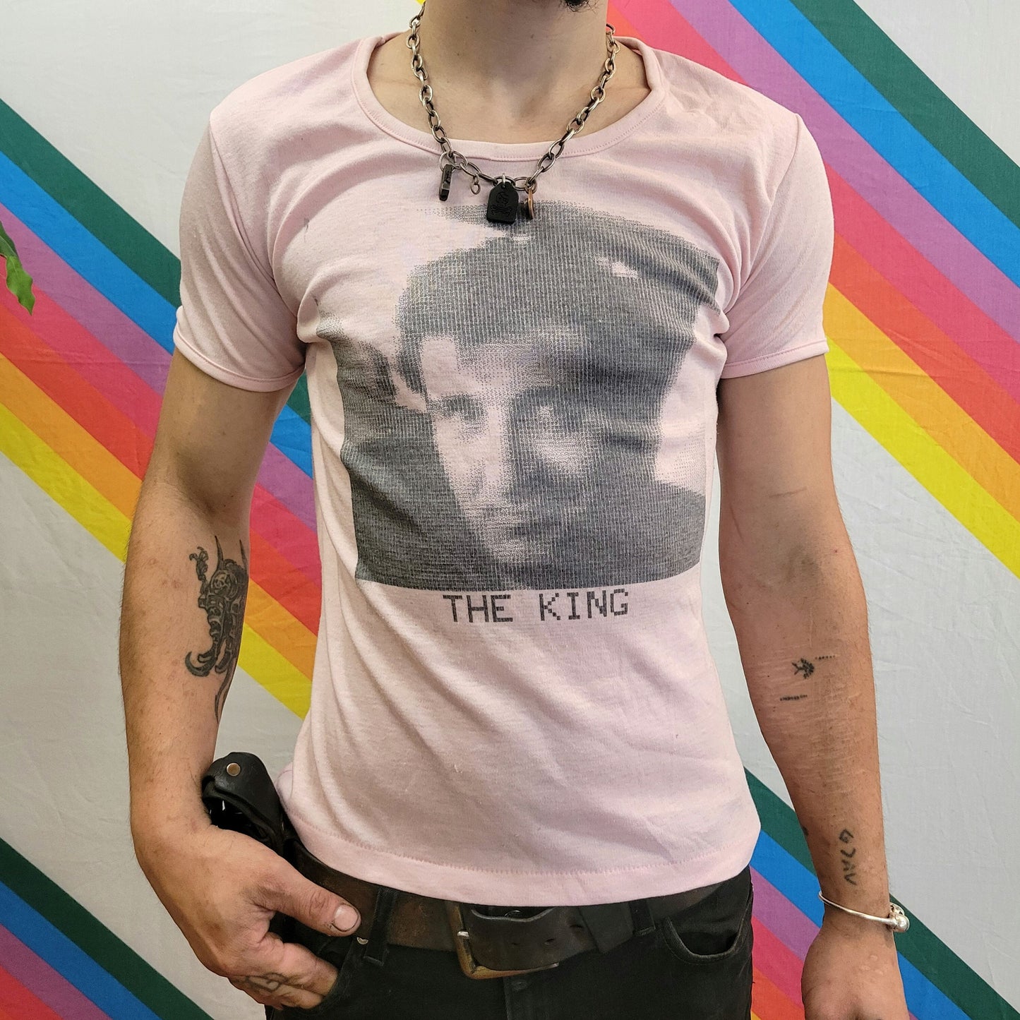 vtg 80s PHOTO PRINT KING tshirt // vintage single stitch pink pixel art photo booth tourist outsider dot matrix black white fair mall tee