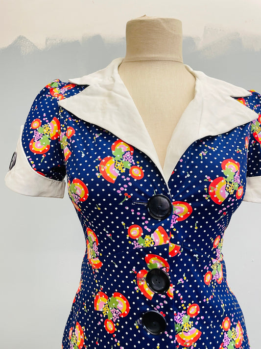 vtg 70s MOD FLORAL BLOUSE // vintage womens small cute pointy collar retro hippie kitschy twee ditzy dolly top big buttons cute polka dot