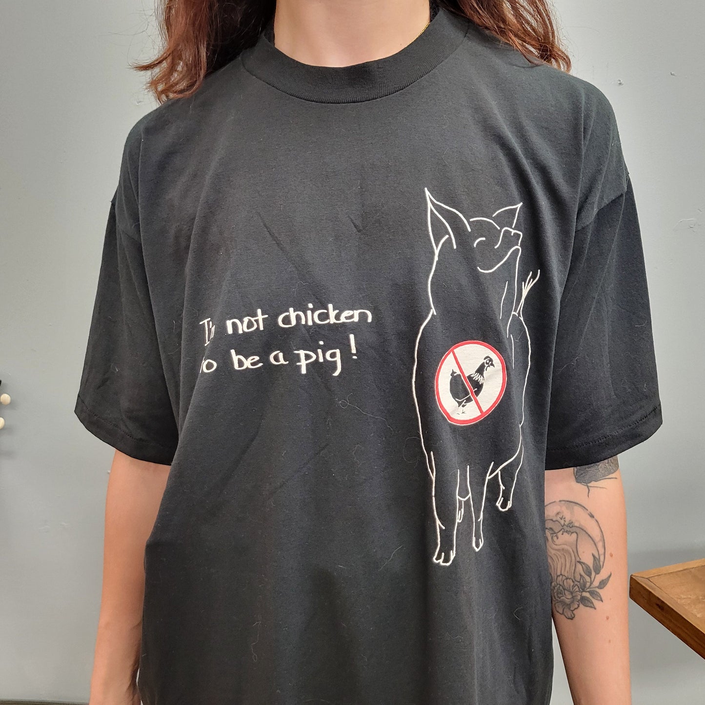 vtg 90s CHICKEN PIG tshirt // vintage oversize baggy tee wilbur xl black anti animal vegetarian peta friends hog chimkin pet farm