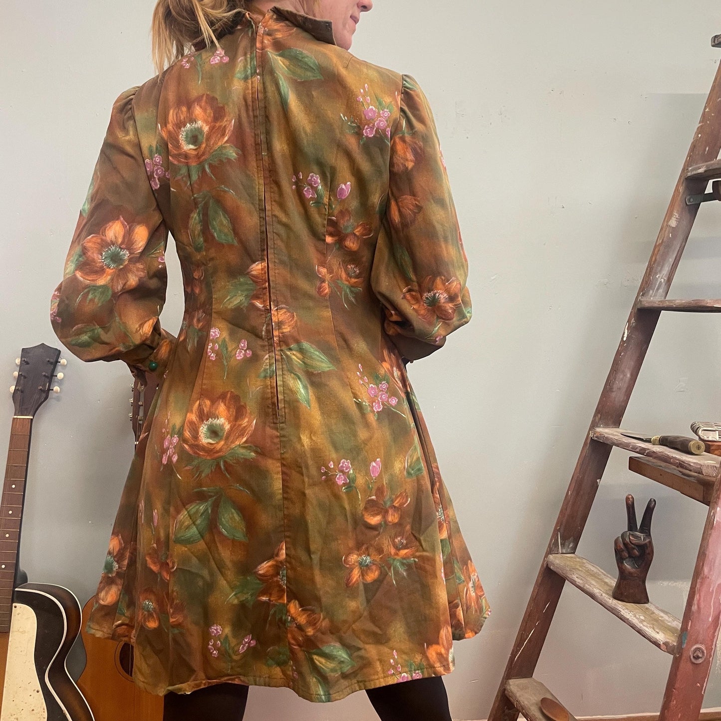 vtg 70s AUTUMN VIBES LEAVES Dress // psychedelic rayon pussy bow a line mini mod neutral earth tones Halloween watercolor patterned smock