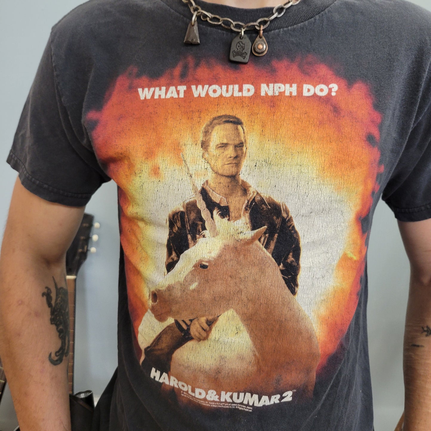 vtg y2k HAROLD and KUMAR movie TSHIRT // vintage movie promo neal patrick harris funny stoner 420 half baked small cropped black rock tour