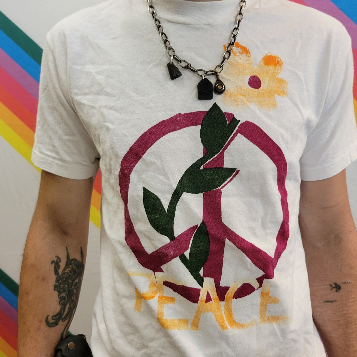 vtg 80s PEACE TSHIRT // vintage single stitch hanes beefy 70s homemade stencil art profect college school protest hippie love anti war tee