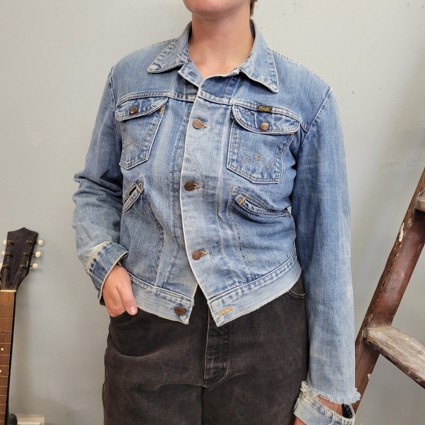 vtg 70s PAINTED DENIM WRANGLER jacket // 80s brad pitt upon hollywood floral art artist levis designer style jean rodeo cowboy bull flower