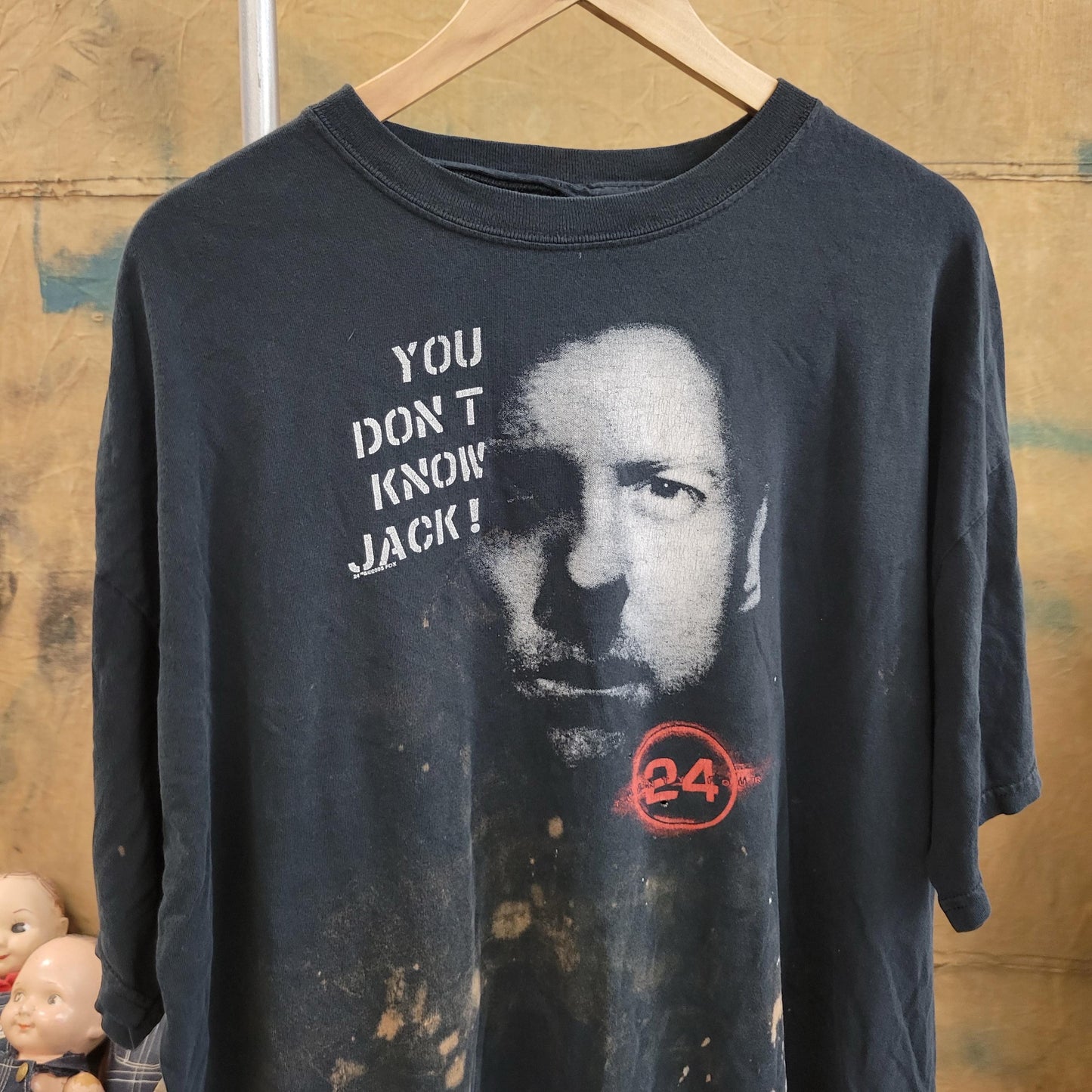 vtg 24 TV TSHIRT // vintage lost boys kiefer sutherland cbs nbc sitcom action alias movie show twenty four abc big face promo distressed tee
