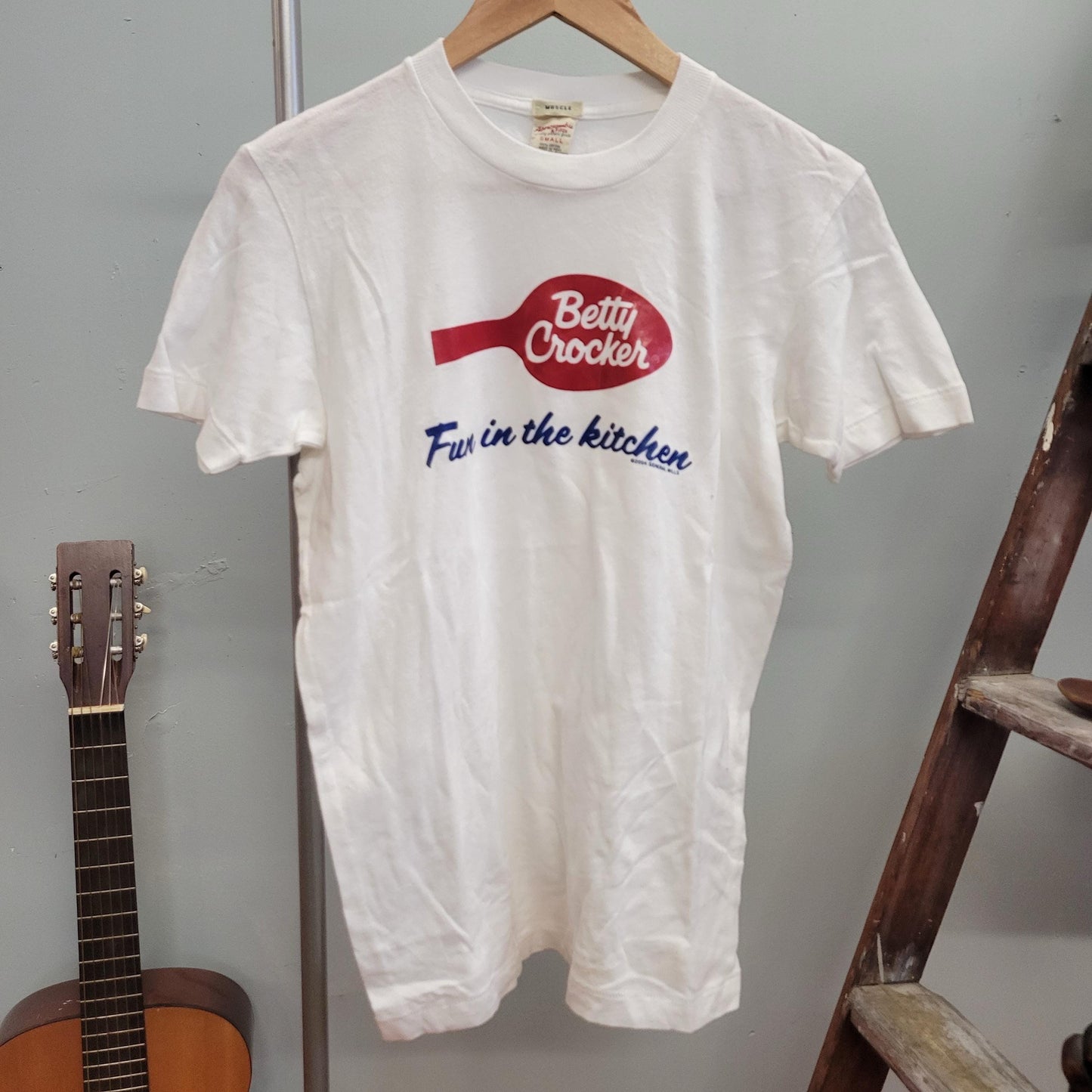 vtg y2k BETTY CROCKER TSHIRT // vintage 90s abercrombie fitch official cook cooking book merch print pop culture american pie college teen