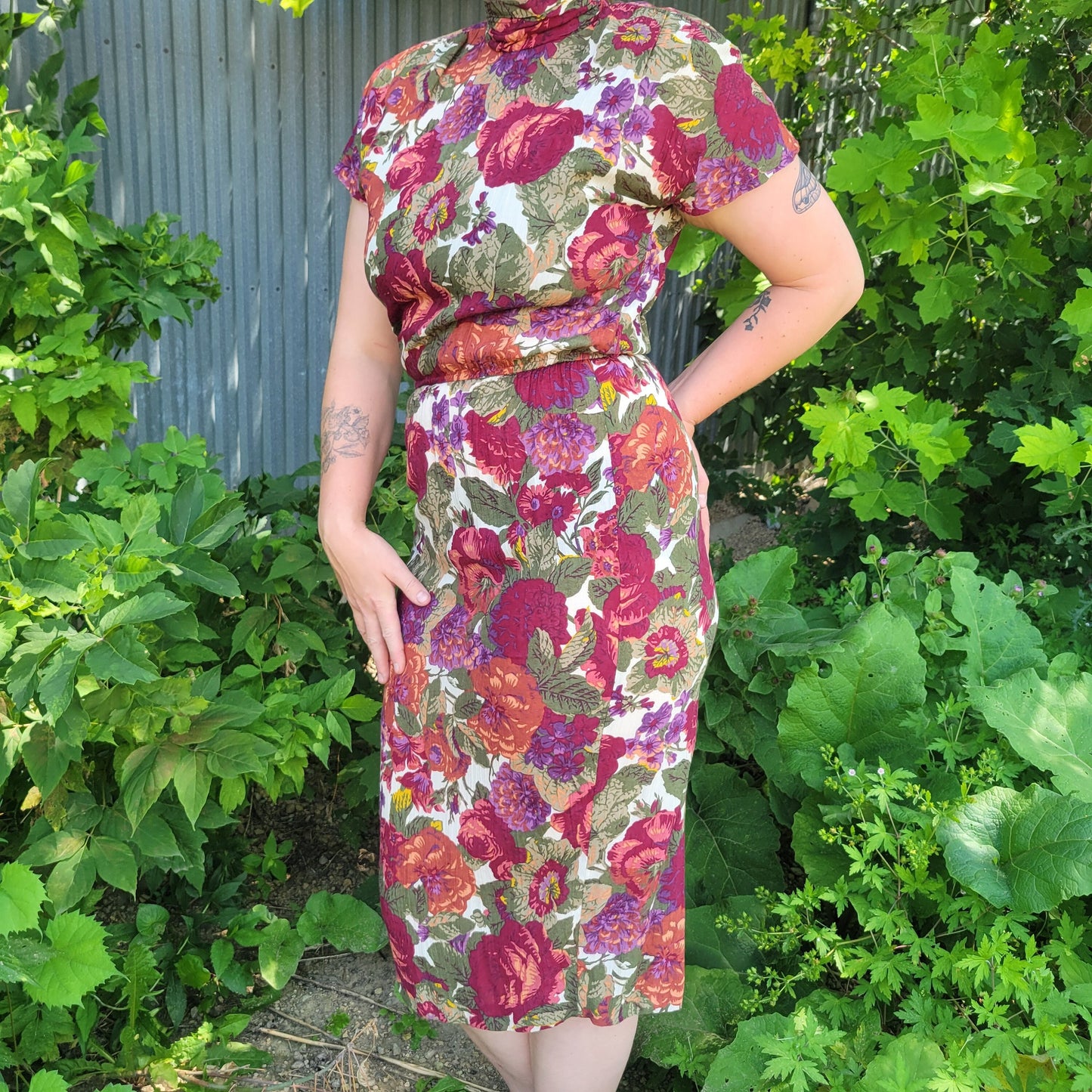 vtg 90s FLORAL RAYON DRESS // pomegranate ivy green fall colors mid length wiggle fit back thigh slit mock neck red roses print day dress