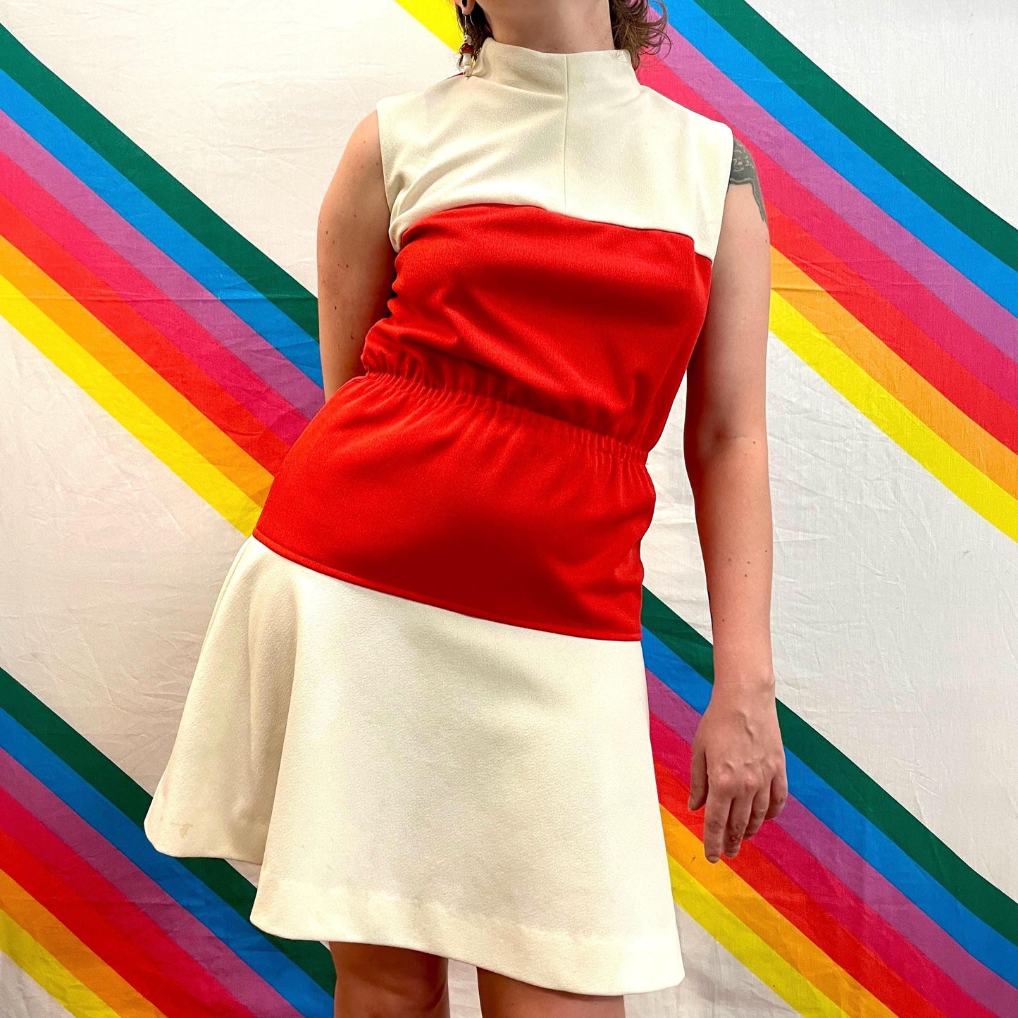 vtg 60s COLORBLOCK MOD DRESS // two tone red & white fit n flare mini scooter dress retro colorway twiggy space age sleeveless autumn fall