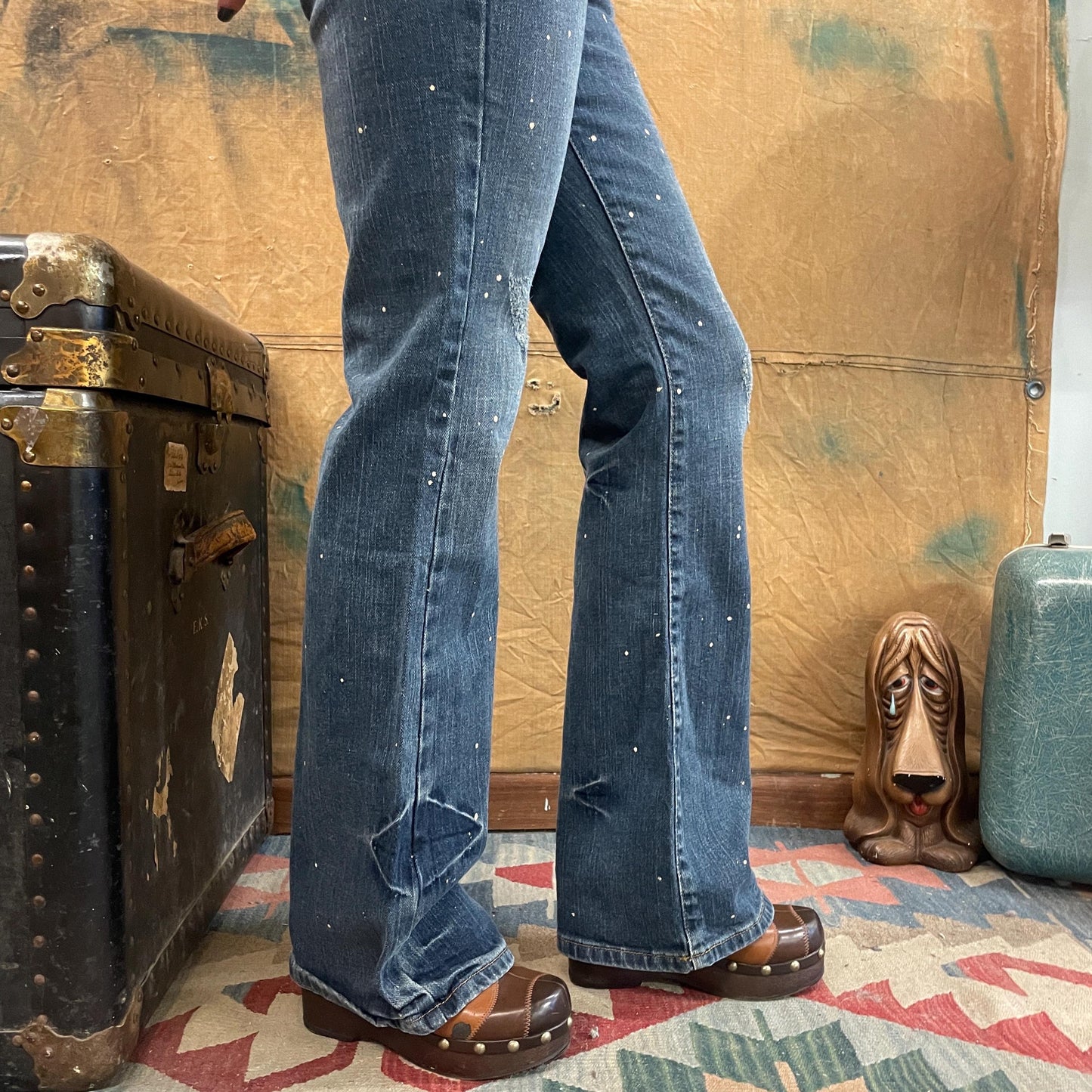 vtg y2k GOLD SPLATTER JEANS // vintage low rise straight leg boot cut mean girls bling worn stone wash denim hip huggers bell bottoms brat