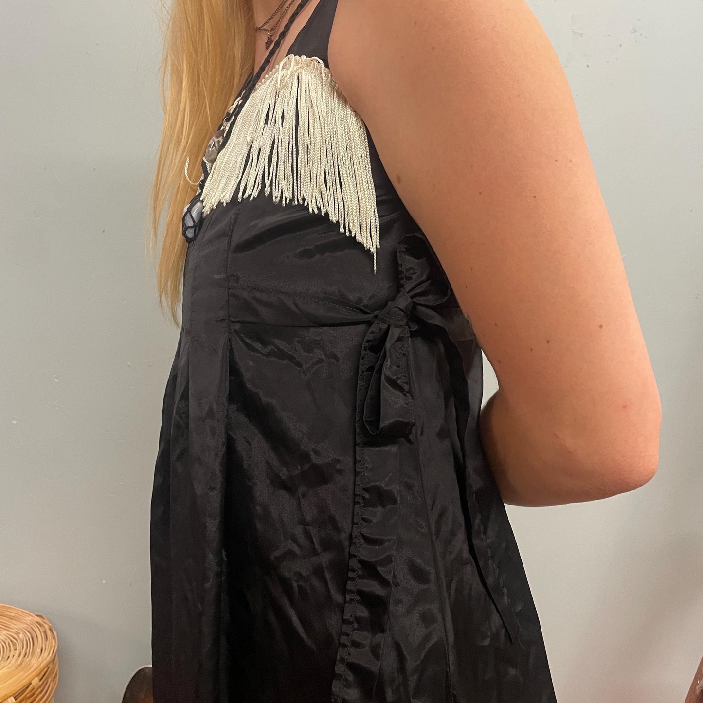 vtg 60s FRINGE BLACK & WHITE Dress // vintage flapper style lightweight gatsby slinky charleston dance tassel movement new years halloween