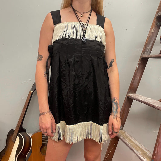 vtg 60s FRINGE BLACK & WHITE Dress // vintage flapper style lightweight gatsby slinky charleston dance tassel movement new years halloween