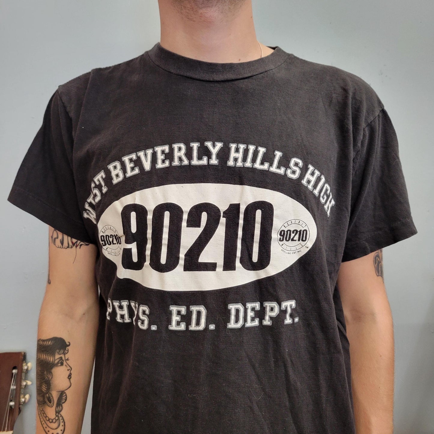 vtg 90s 90210 BEVERLY HILLS tshirt // valley tv show old school shannen doherty luke perry casual california style surfer hipster retro tv