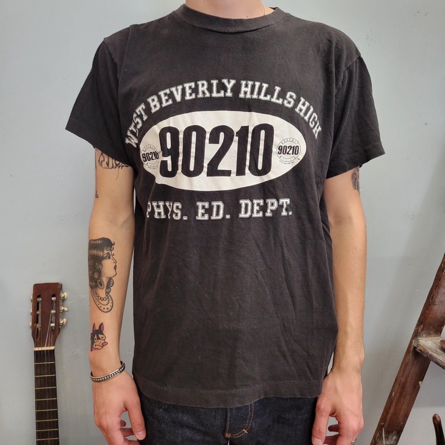 vtg 90s 90210 BEVERLY HILLS tshirt // valley tv show old school shannen doherty luke perry casual california style surfer hipster retro tv