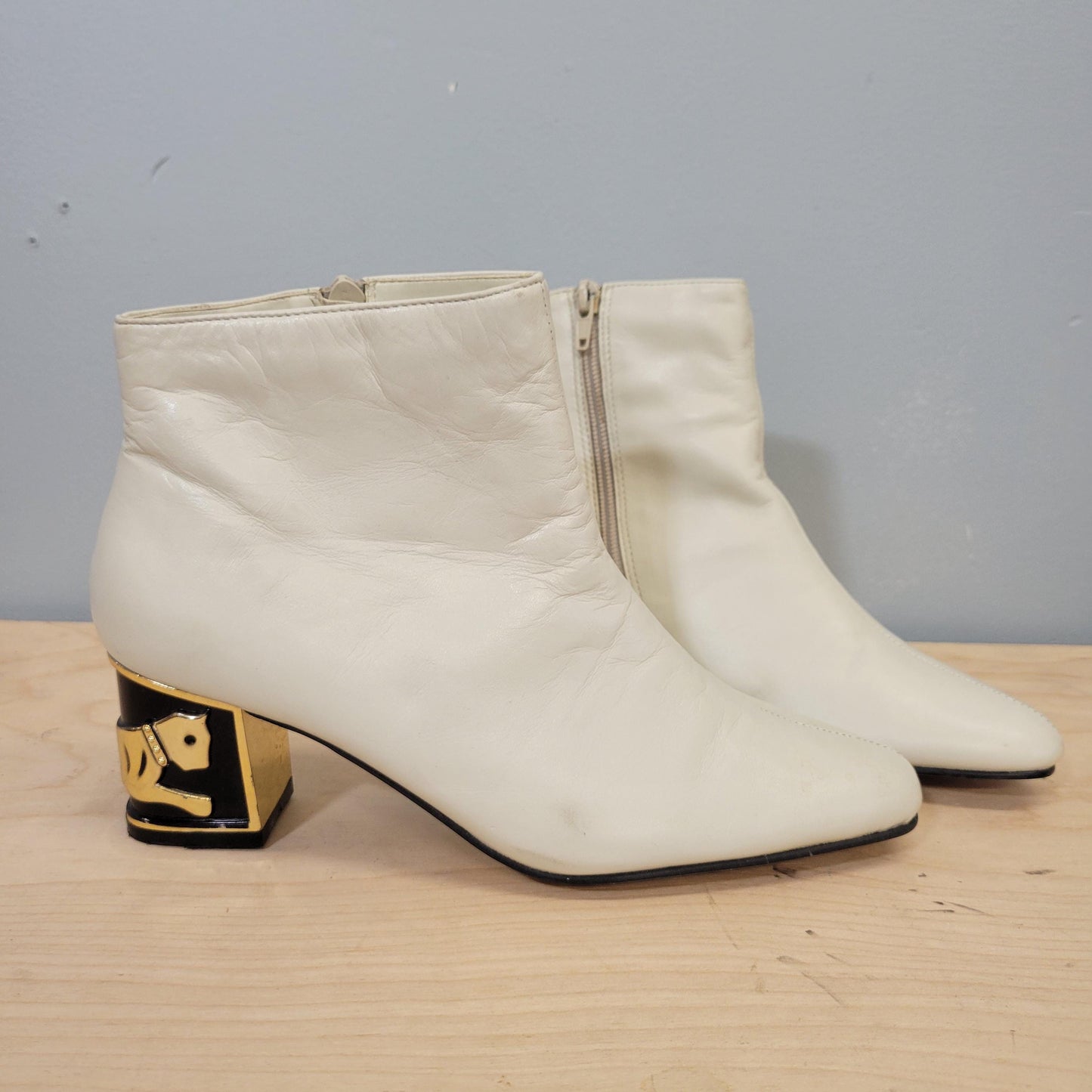 vtg GOLD CAT HEEL Boots // vintage white leather gold embellished versace style ankle boots pointy toe fancy high fashion eclectic gold lion