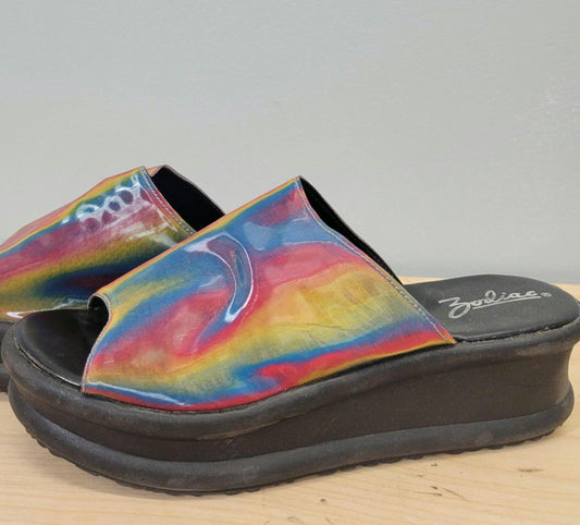 vtg 90s PSYCHEDLIC IRIDESCENT VINYL Platforms // vintage oil spill trippy rainbow reflective stacked 70s retro style y2k chunky sandals 8