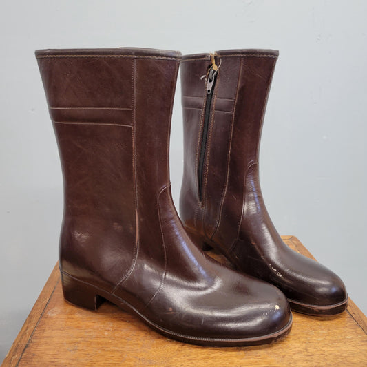 vtg 70s LINED WINTER BOOTS // vintage retro sherpa brown leather ankle boots rubber rain boots sleek chic snow boots autumn outfit mod style