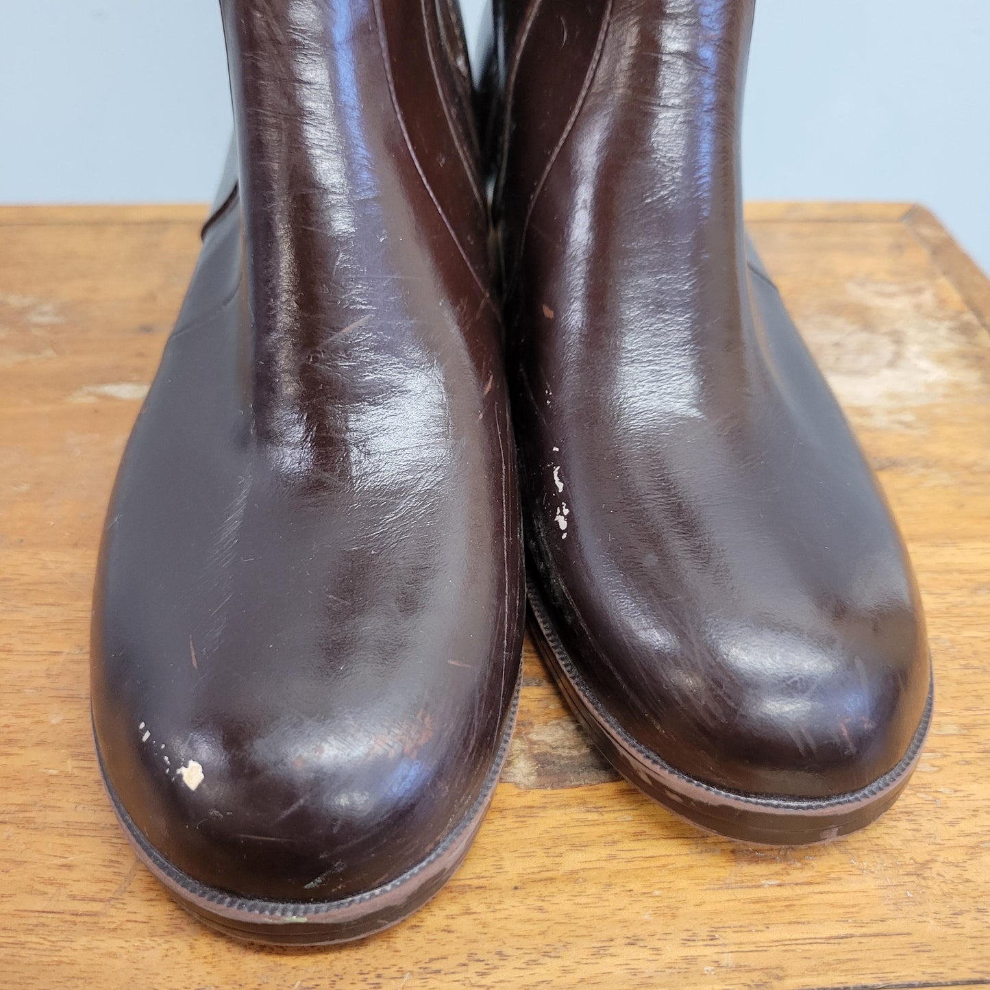 vtg 70s LINED WINTER BOOTS // vintage retro sherpa brown leather ankle boots rubber rain boots sleek chic snow boots autumn outfit mod style