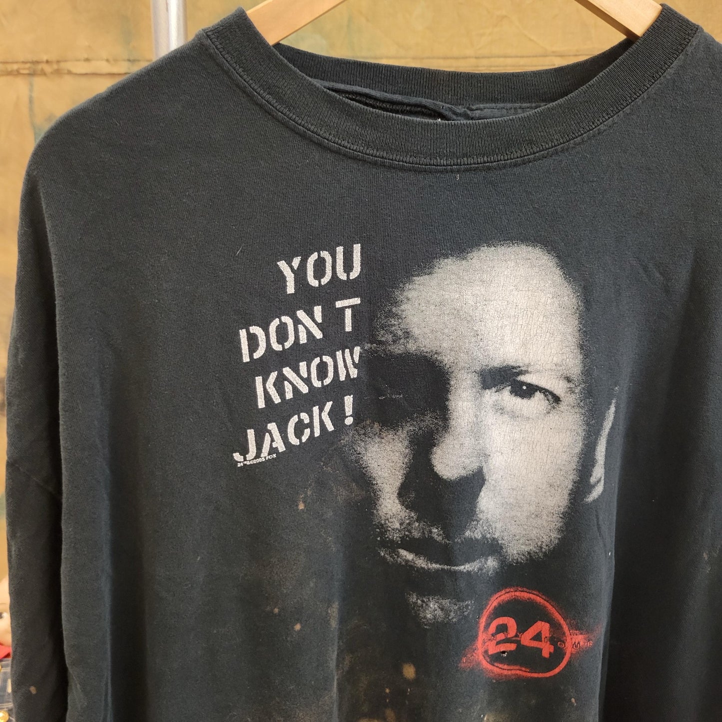 vtg 24 TV TSHIRT // vintage lost boys kiefer sutherland cbs nbc sitcom action alias movie show twenty four abc big face promo distressed tee