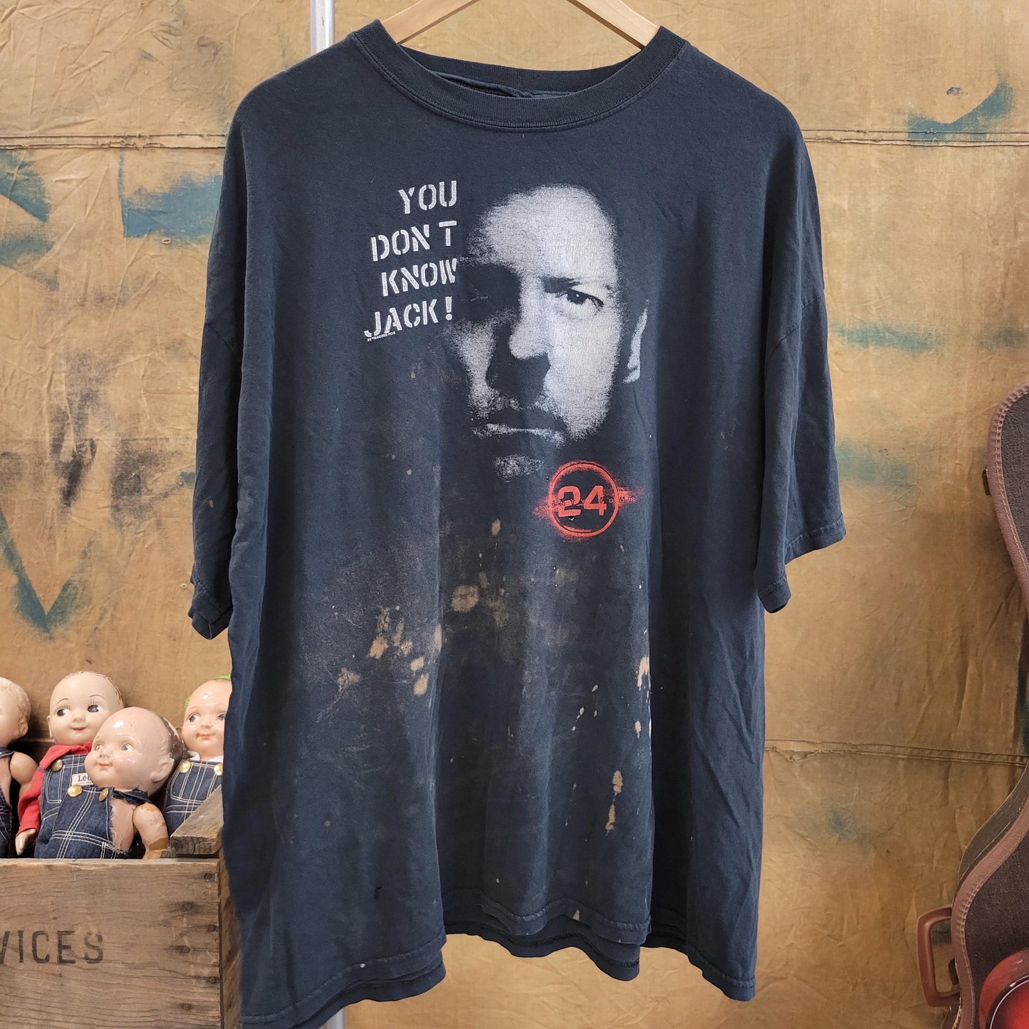 vtg 24 TV TSHIRT // vintage lost boys kiefer sutherland cbs nbc sitcom action alias movie show twenty four abc big face promo distressed tee