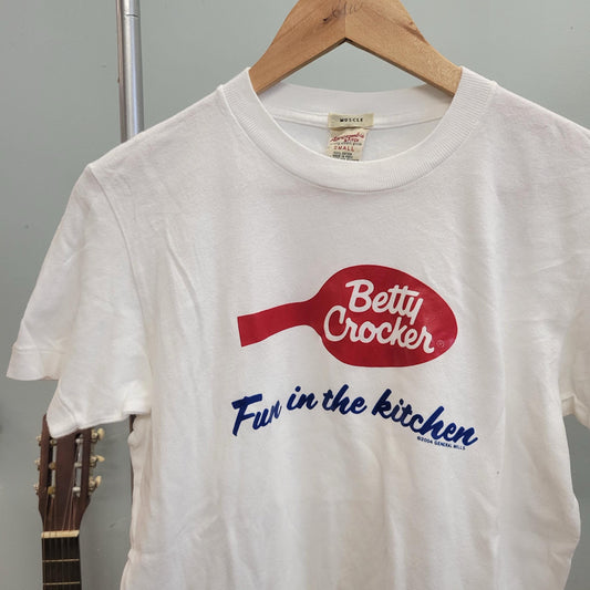vtg y2k BETTY CROCKER TSHIRT // vintage 90s abercrombie fitch official cook cooking book merch print pop culture american pie college teen
