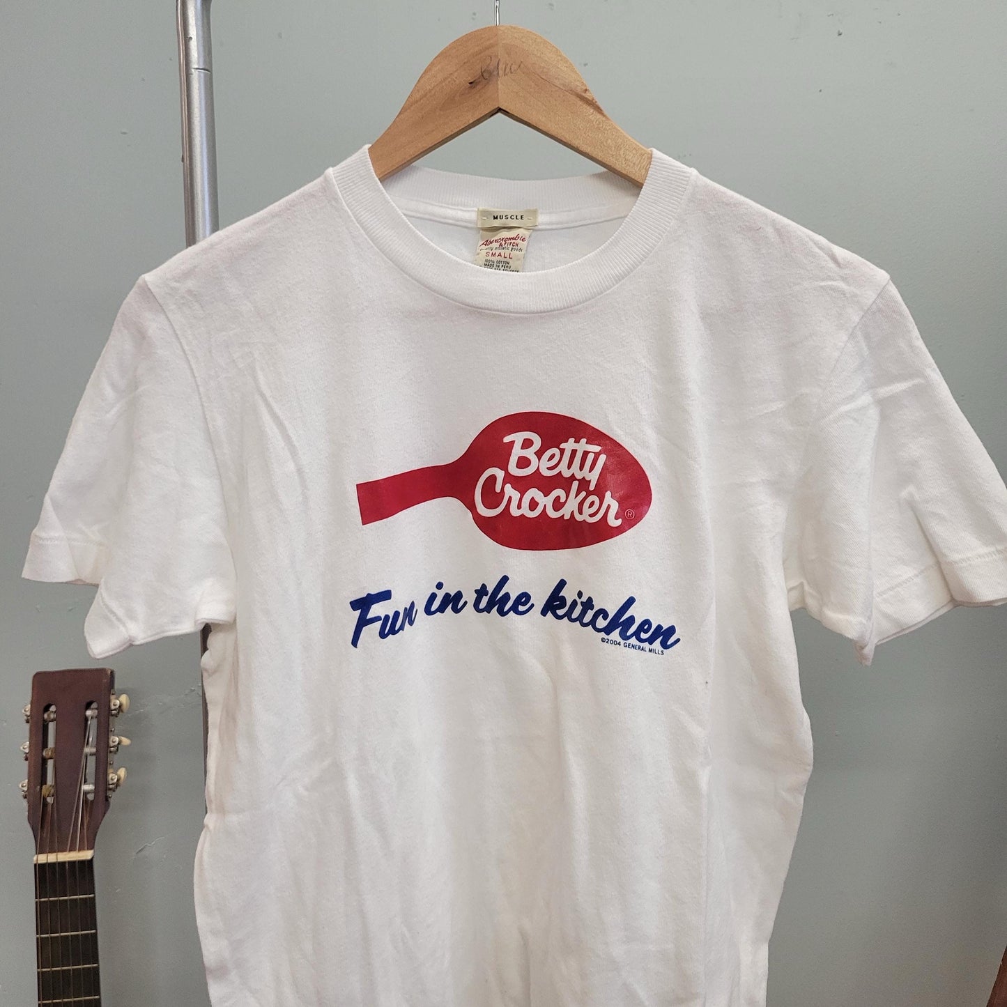 vtg y2k BETTY CROCKER TSHIRT // vintage 90s abercrombie fitch official cook cooking book merch print pop culture american pie college teen