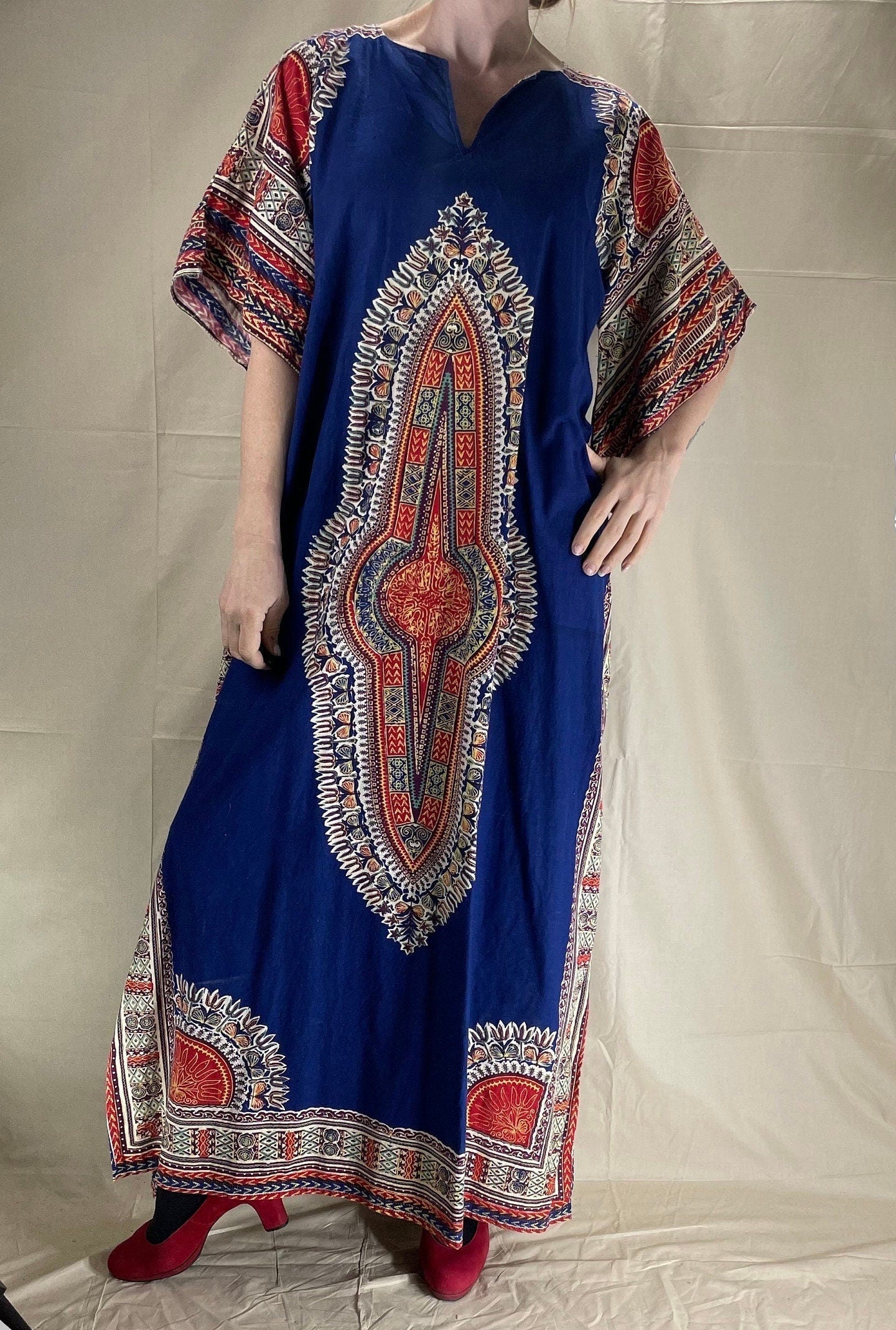vtg 70s PSYCHEDELIC HIPPIE DRESS // vintage guru keyhole pattern angel sleeve long flowy americana tiki vacation festival bohemian style