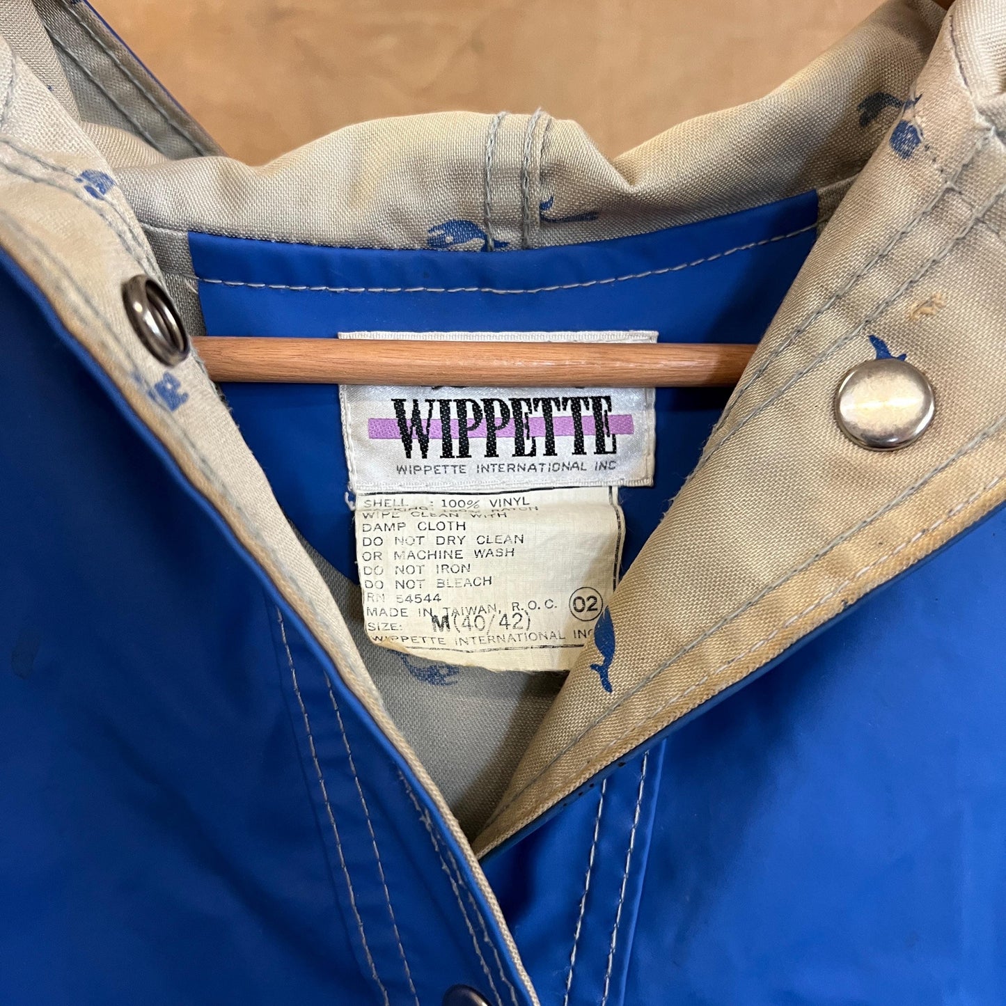 vtg WHALE PATTERN JACKET// vintage blue hooded whale lining autumn stranger things 90s grunge pvc shiny lightweight waterproof rainy parka