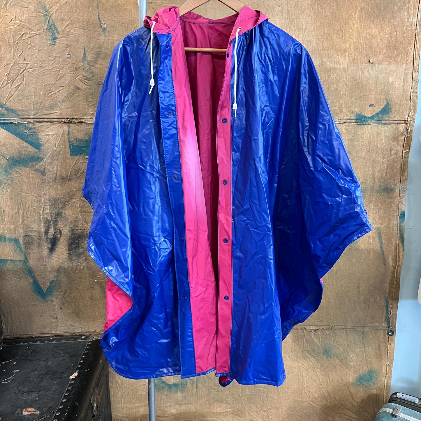 vtg 80s VINYL RAIN CAPE Jacket // vintage reversible hooded autumn 60s two tone grunge pvc wet look shiny lightweight waterproof mod funky