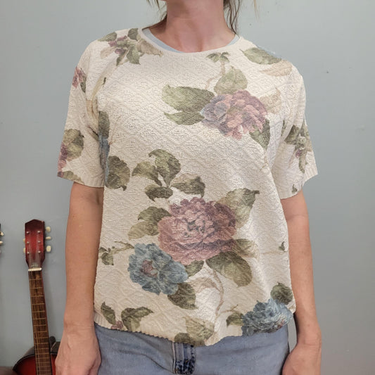 vtg 90s FLORAL SHORT sleeve SWEATER shirt // spring beige white cute top summer lite pattern print style y2k era tv movie star casual cafe