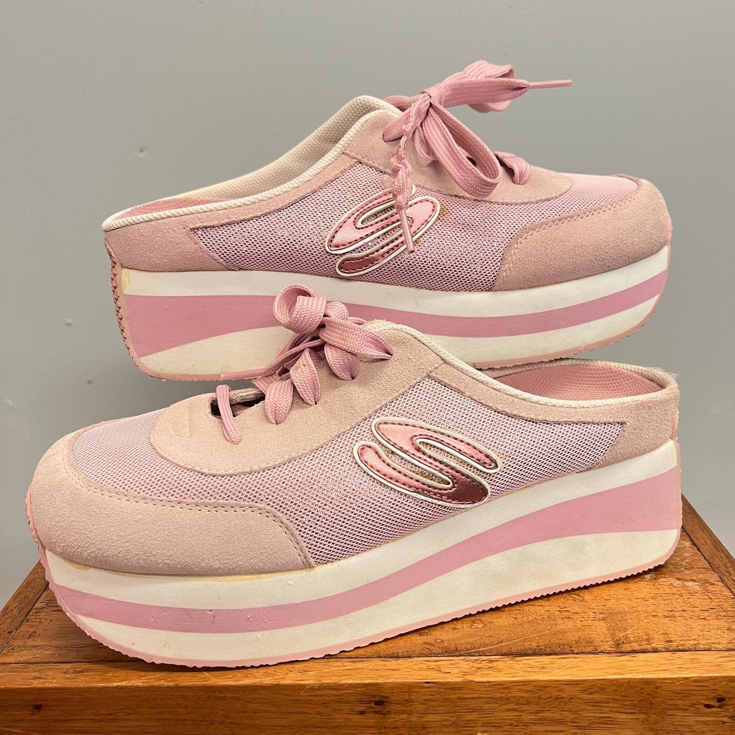 vtg y2k SKECHERS SPARKLE PLATFORMS // vintage womens pastel pink platform sneakers slip on stacked retro 90s delias style striped wedges