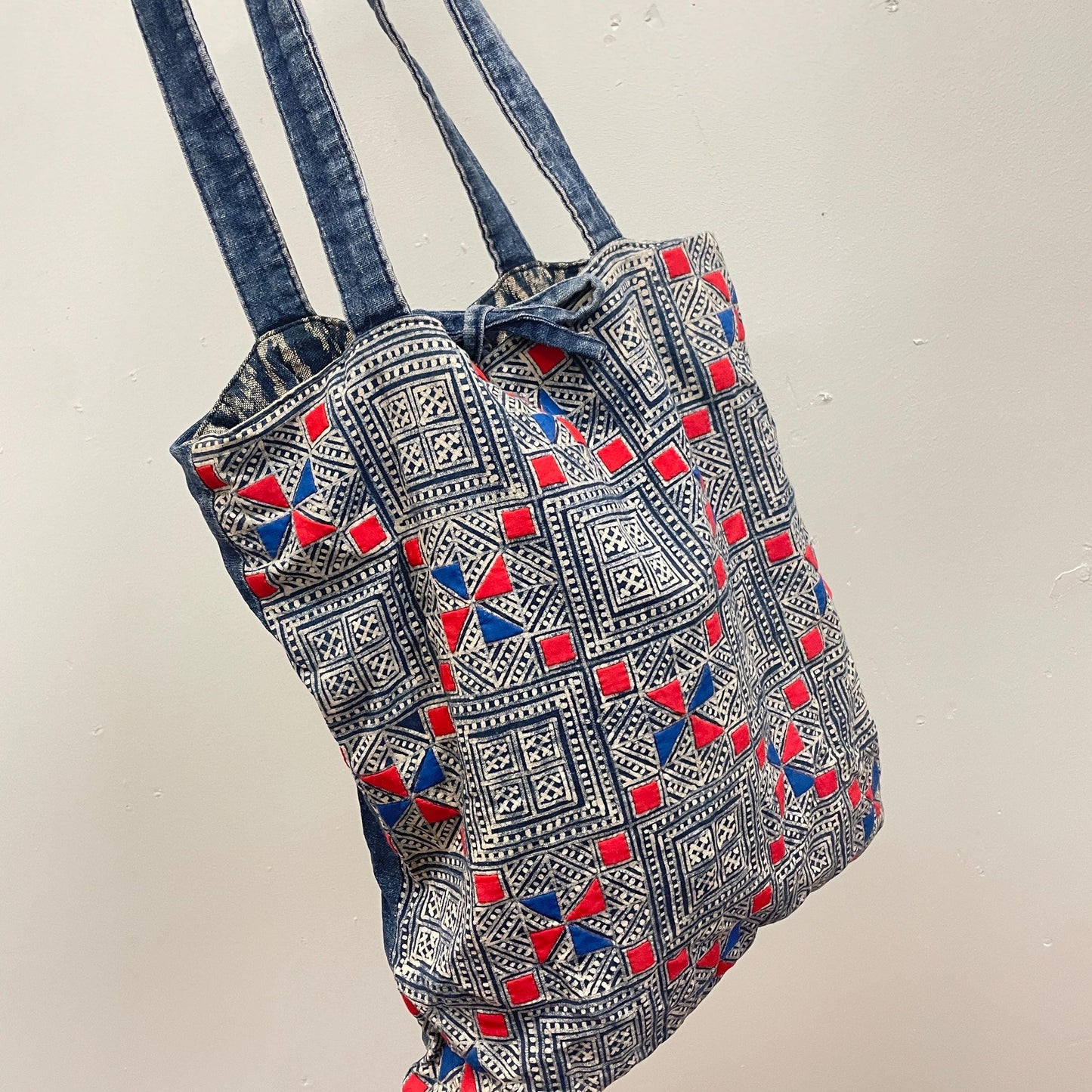vtg 70s GEOMETRIC PATTERN TOTE // vintage patchwork quilt craft soft slouchy denim hippie bandana americana purse red blue geometric print