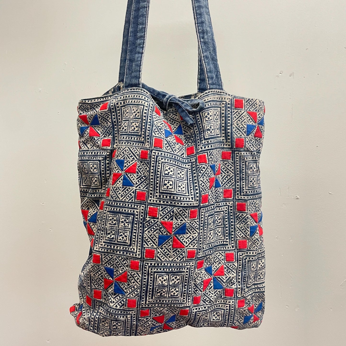 vtg 70s GEOMETRIC PATTERN TOTE // vintage patchwork quilt craft soft slouchy denim hippie bandana americana purse red blue geometric print