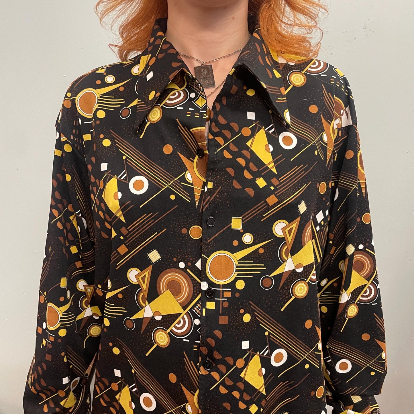 vtg 70s ATOMIC PATTERN TOP // vintage retro design all over print psychedelic op art pointy collar two tone contrast space age hippie mod
